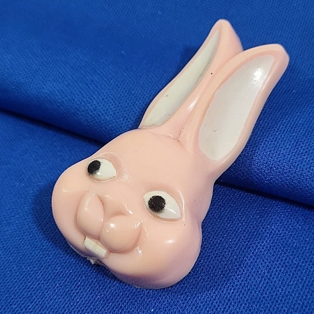 Vintage 50's Easter Bunny Rabbit Plastic‎ Pink Knickerbocker Pin